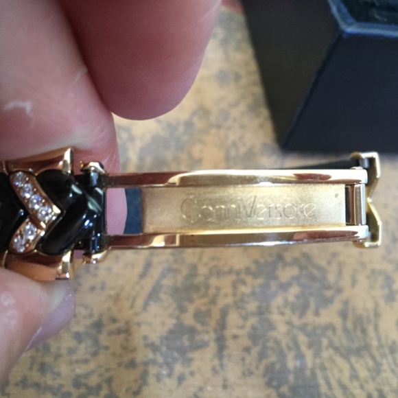 VERSACE VINTAGE 18KT GOLD AND DIAMOND WATCH - Picture 6 of 10